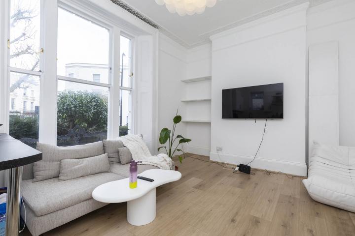 			1 Bedroom, 1 bath, 1 reception Flat			 Priory Road, WEST/SOUTH HAMPSTEAD
